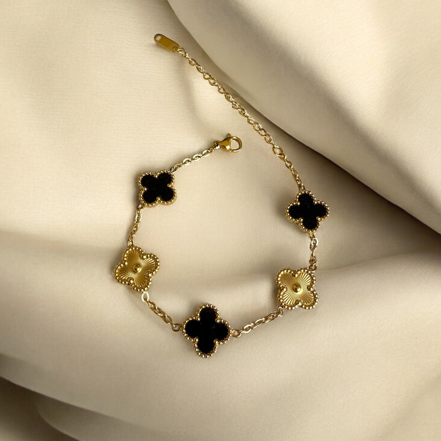 Black & Gold Clover Bracelet – 18k Gold Plated Stainless Steel