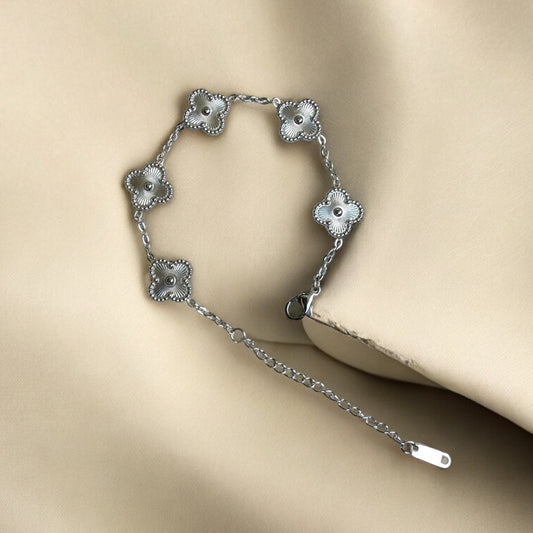 Silver Clover Bracelet – 18k Gold Plated Stainless Steel